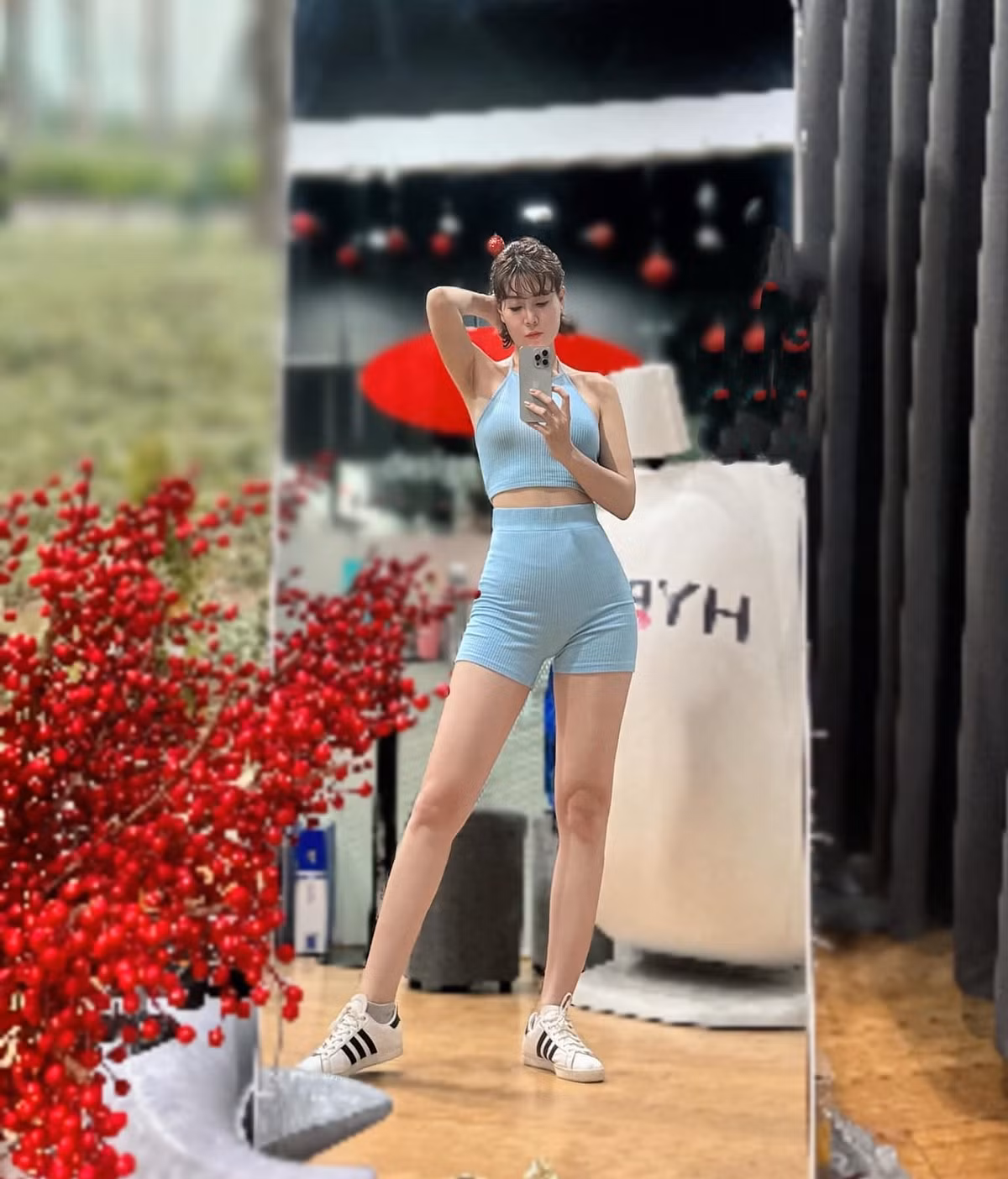 Theo đó, Thanh Hương từng bật mí trên Em Đẹp rằng, cô tập trung vào việc điều chỉnh chế độ ăn uống bằng cách giảm tinh bột và tăng cường ăn nhiều rau xanh, hoa quả.