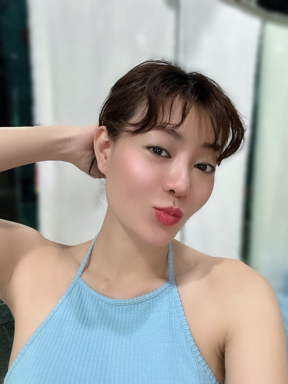 Hậu giảm 10kg, diễn viên Thanh Hương sở hữu vóc dáng mảnh mai nhưng vẫn không kém phần gợi cảm.