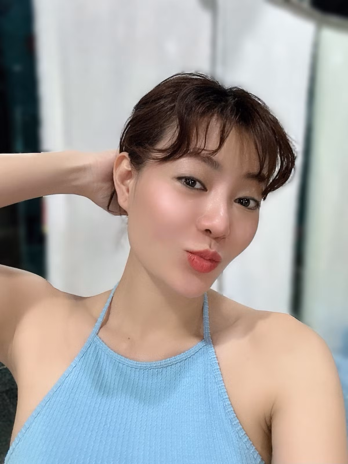 Hậu giảm 10kg, diễn viên Thanh Hương sở hữu vóc dáng mảnh mai nhưng vẫn không kém phần gợi cảm.