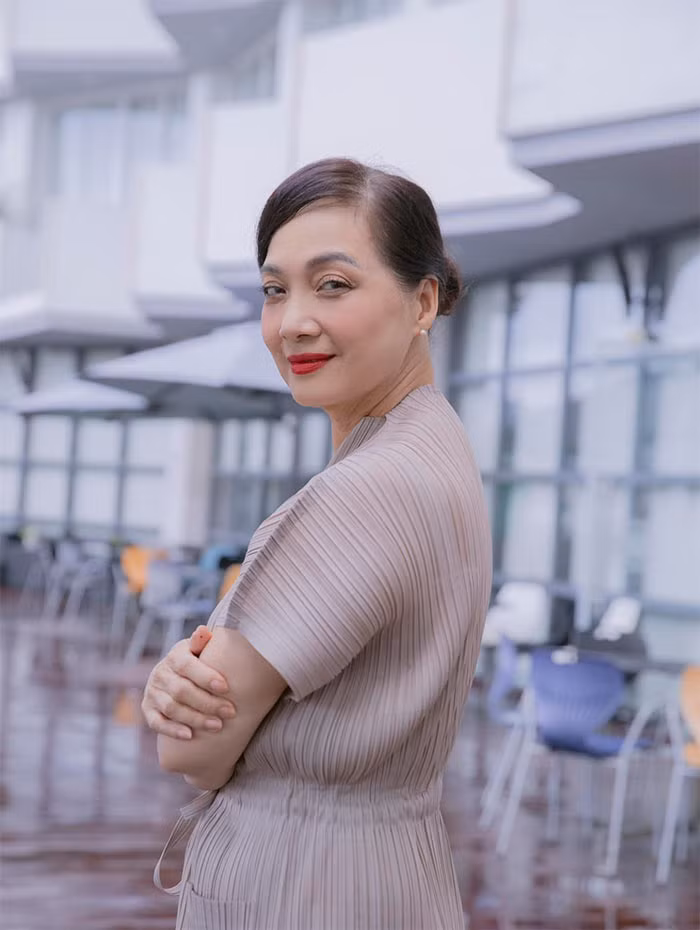 Đôi mắt biết nói, khuôn mặt hài hòa đã giúp Lê Khanh trở thành gương mặt diễn viên điện ảnh miền Bắc ăn khách ở thị trường phía Nam.