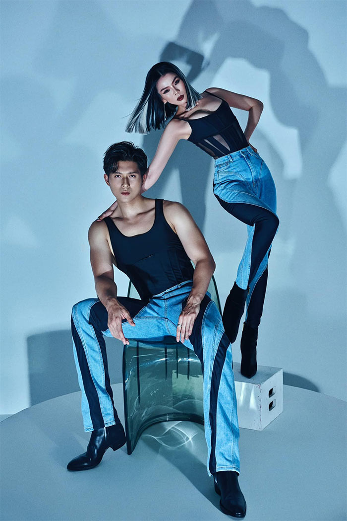 Lệ Quyên tạo dáng rất chuyên nghiệp và tình tứ bên tình trẻ kém cô 12 tuổi.