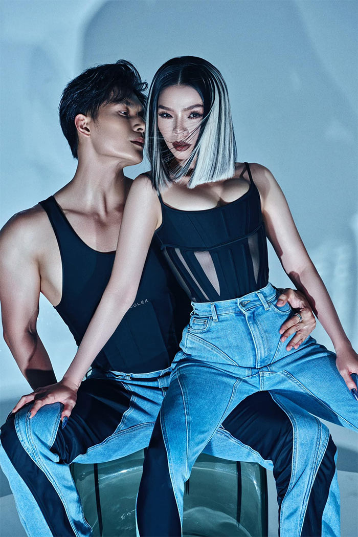 Lệ Quyên o ép vòng 1, tạo dáng gợi cảm bên tình trẻ Le Quyen o ep vong 1, tao dang goi cam ben tinh tre