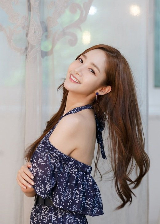 Park Min Young từng công khai việc mình phẫu thuật thẩm mỹ. Tuy nhiên, Min Young không lạm dụng dao kéo mà chỉ phẫu thuật vừa đủ, giữ lại những đường nét riêng trên gương mặt. (Ảnh: Hancinema)