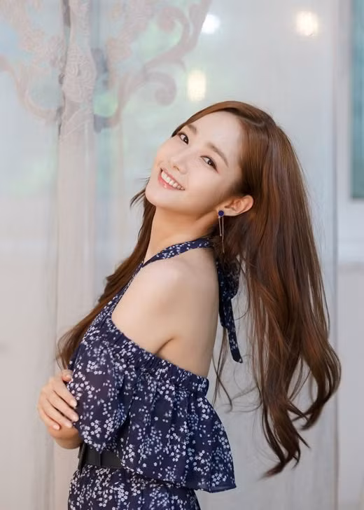 Park Min Young từng công khai việc mình phẫu thuật thẩm mỹ. Tuy nhiên, Min Young không lạm dụng dao kéo mà chỉ phẫu thuật vừa đủ, giữ lại những đường nét riêng trên gương mặt. (Ảnh: Hancinema)