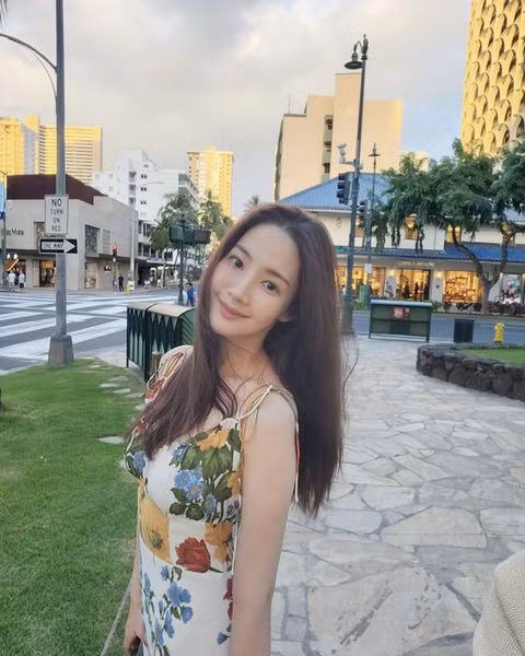 Trên trang cá nhân, Park Min Young thường khoe những khoảnh khắc mặt mộc nhưng vẫn rất xinh đẹp, quyến rũ. (Ảnh: Instagram)