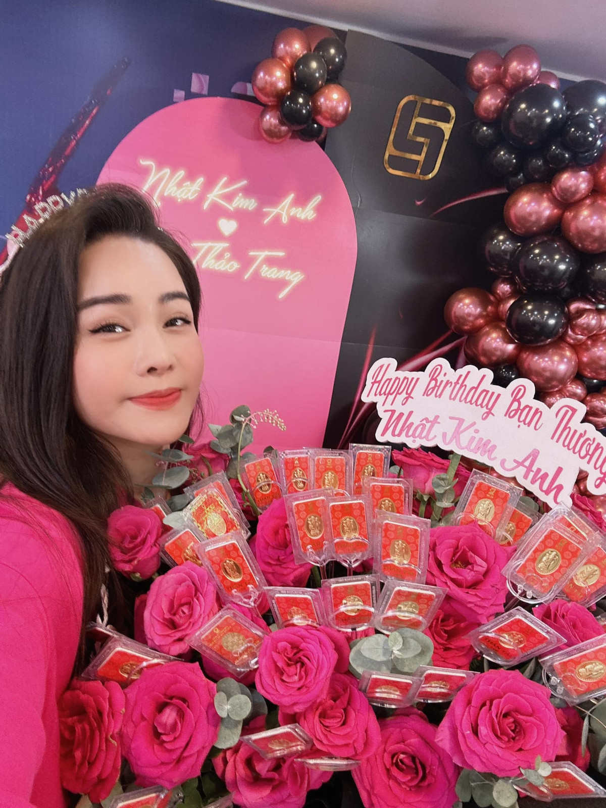 Nữ diễn viên hào hứng chia sẻ những khoảnh khắc đáng nhớ trong bữa tiệc.