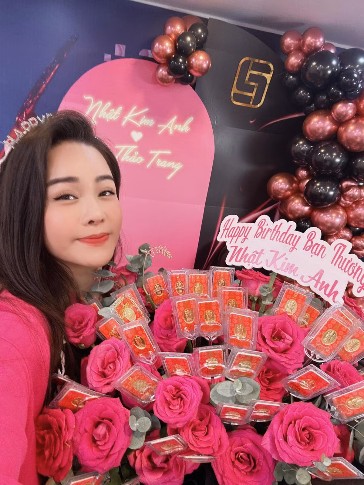 Nữ diễn viên hào hứng chia sẻ những khoảnh khắc đáng nhớ trong bữa tiệc.