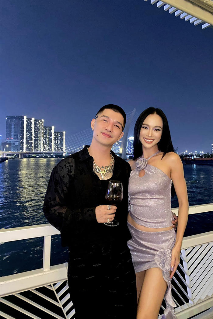 Sáu năm bên nhau, cặp đôi rất hợp nhau về nhiều mặt trong cuộc sống và luôn tay trong tay khi xuất hiện tại các sự kiện, công việc.