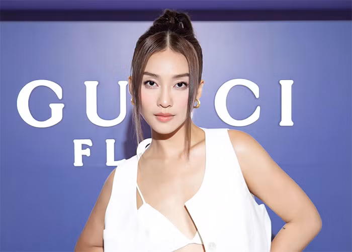 Ngoài đóng phim, Khả Ngân còn làm người mẫu, MC, ca sĩ.