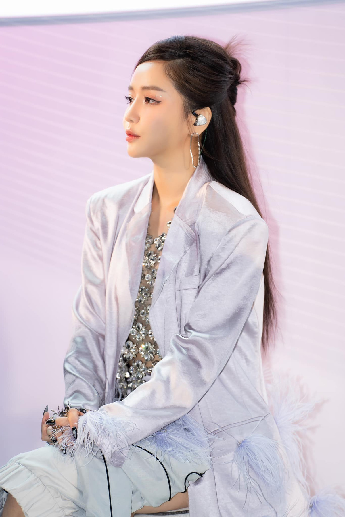 Dù đang trên đà phát triển nhưng Bích Phương chọn "ở ẩn" suốt hai năm vì muốn có thời gian tính toán trước khi cho ra đời một sản phẩm phù hợp.