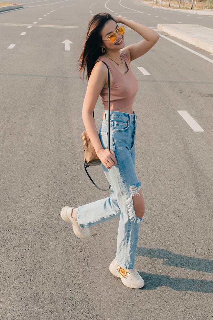 Thanh Hằng tạo được phong cách rất cool ngầu chỉ với những món đồ tối giản.