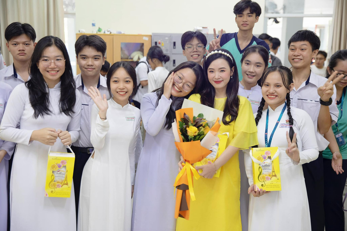 Người đẹp khoe nhan sắc trẻ trung không thua kém học sinh cấp 3.