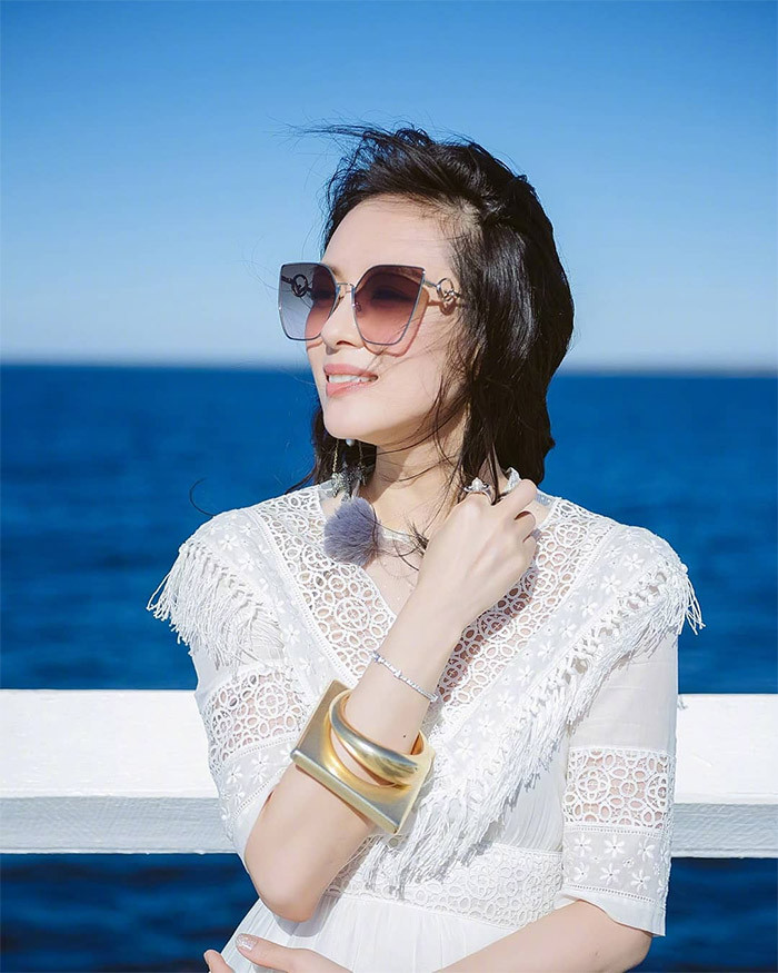 Ngoài ra, Chương Tử Di còn giành được nhiều giải thưởng danh giá trong nước và quốc tế, đồng thời từng nhận đề cử Quả cầu vàng, BAFTA, SAG. (Ảnh: Instagram)