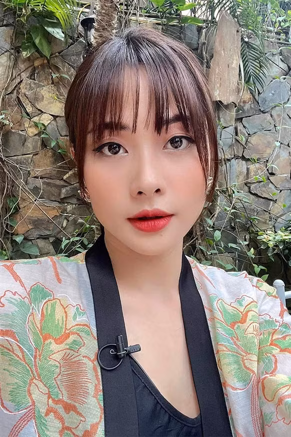 Nữ diễn viên sở hữu khuôn mặt sắc nét, cá tính.