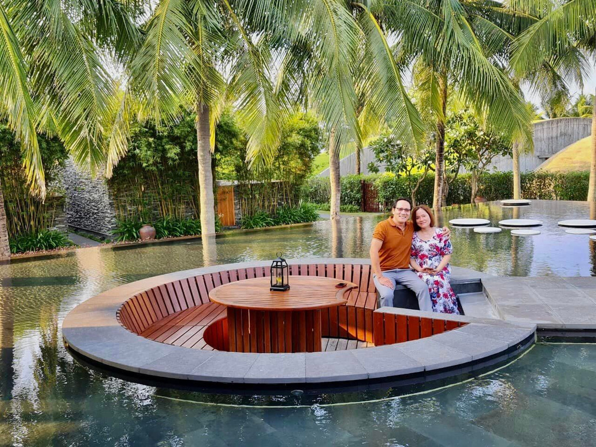 Trong ngày sinh nhật vợ, anh không ngại bày tỏ: "Chúc mừng sinh nhật vợ yêu quý của tôi, mẹ Việt Nam anh hùng của các con tôi".