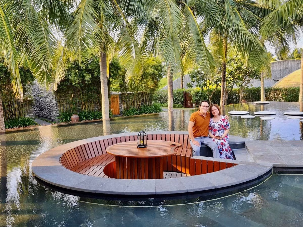 Trong ngày sinh nhật vợ, anh không ngại bày tỏ: "Chúc mừng sinh nhật vợ yêu quý của tôi, mẹ Việt Nam anh hùng của các con tôi".