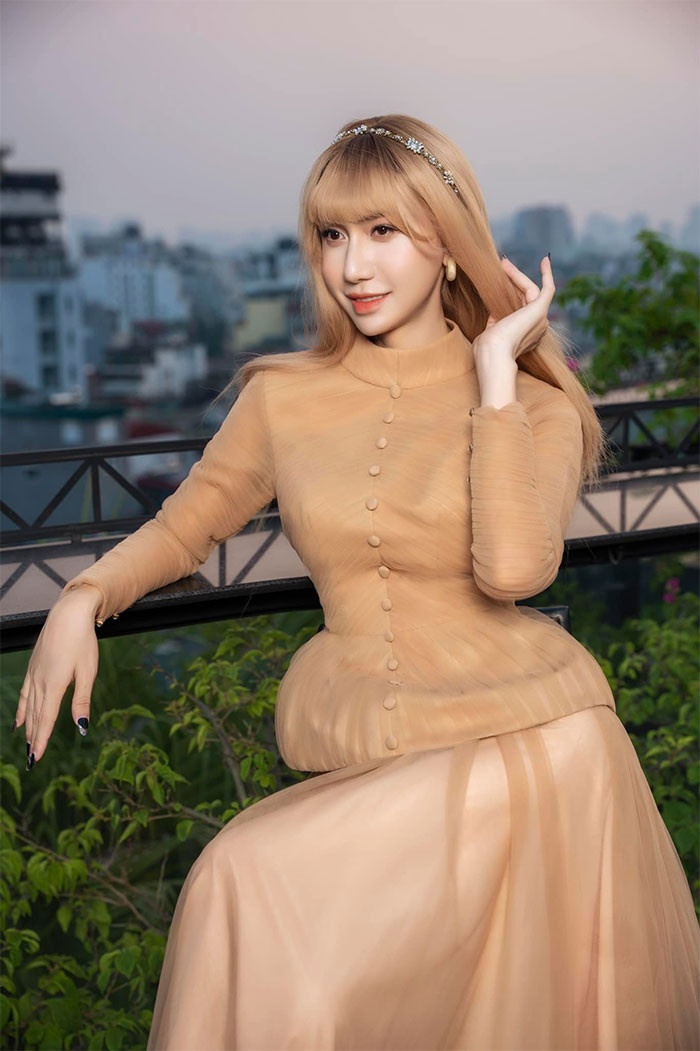 Mới đây, Lynk Lee xác nhận đang yêu và bạn trai không hoạt động trong showbiz.