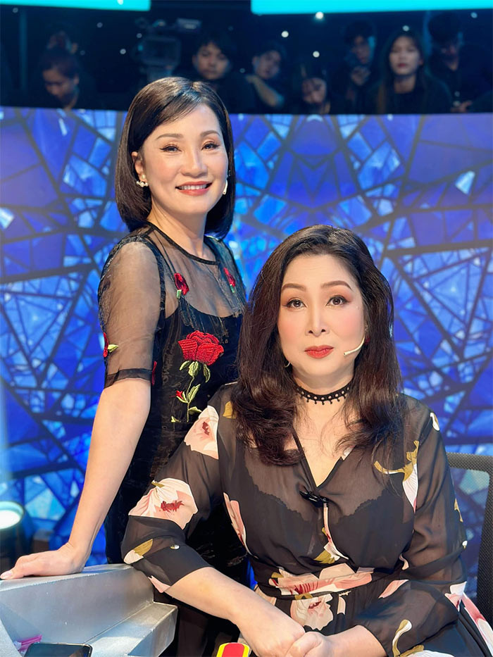 Từ khi giảm cân, Hồng Vân được khen là trẻ hơn nhiều so với trước.