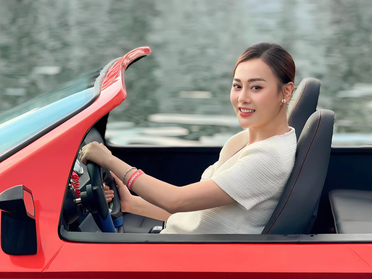 "Quỳnh búp bê" tự tin với vóc dáng hiện tại khi đăng dòng chia sẻ vui: "Để nhớ một thời ta đã cong. Giờ cũng cong nhưng cong ngược đằng trước".