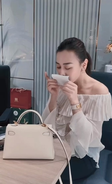 Tháng 10 vừa qua, "tình địch" của Thu Quỳnh trên phim là Phương Oanh cũng chính thức xác nhận chuyện mang bầu.