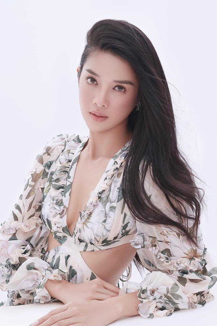 Vẻ ngoài mong manh, ngọt ngào của Trình Mỹ Duyên thu hút sự quan tâm của khán giả hơn.