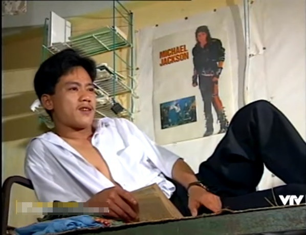 Trong phim, Trần Bình Trọng vào vai Huy "chấy" - bạn cùng ký túc xá đại học với Trư (Xuân Tùng). Trư là bạn trai của Thắm (Hoa Thúy).