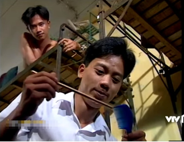 Nhân vật của Trần Bình Trọng còn có màn chơi khăm "kinh điển" khi bôi nước mắm vào chiếc lược, rồi đưa cho Trư chải đầu trước khi anh chàng đi xin lỗi bạn gái.