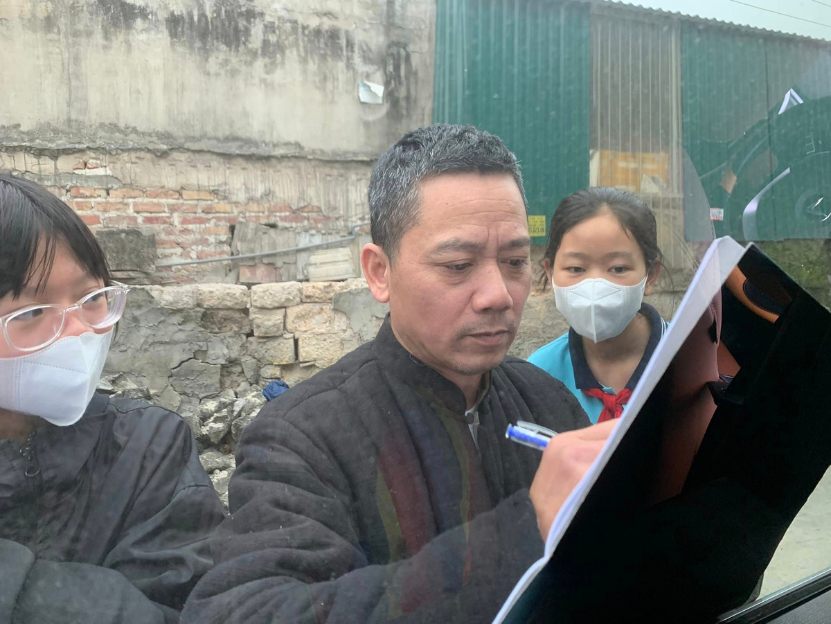 Nam nghệ sĩ đa tài còn đảm nhận khá nhiều vai trò như biên kịch, tổ chức sản xuất và là giám đốc của một hãng phim do anh sáng lập, điều hành.