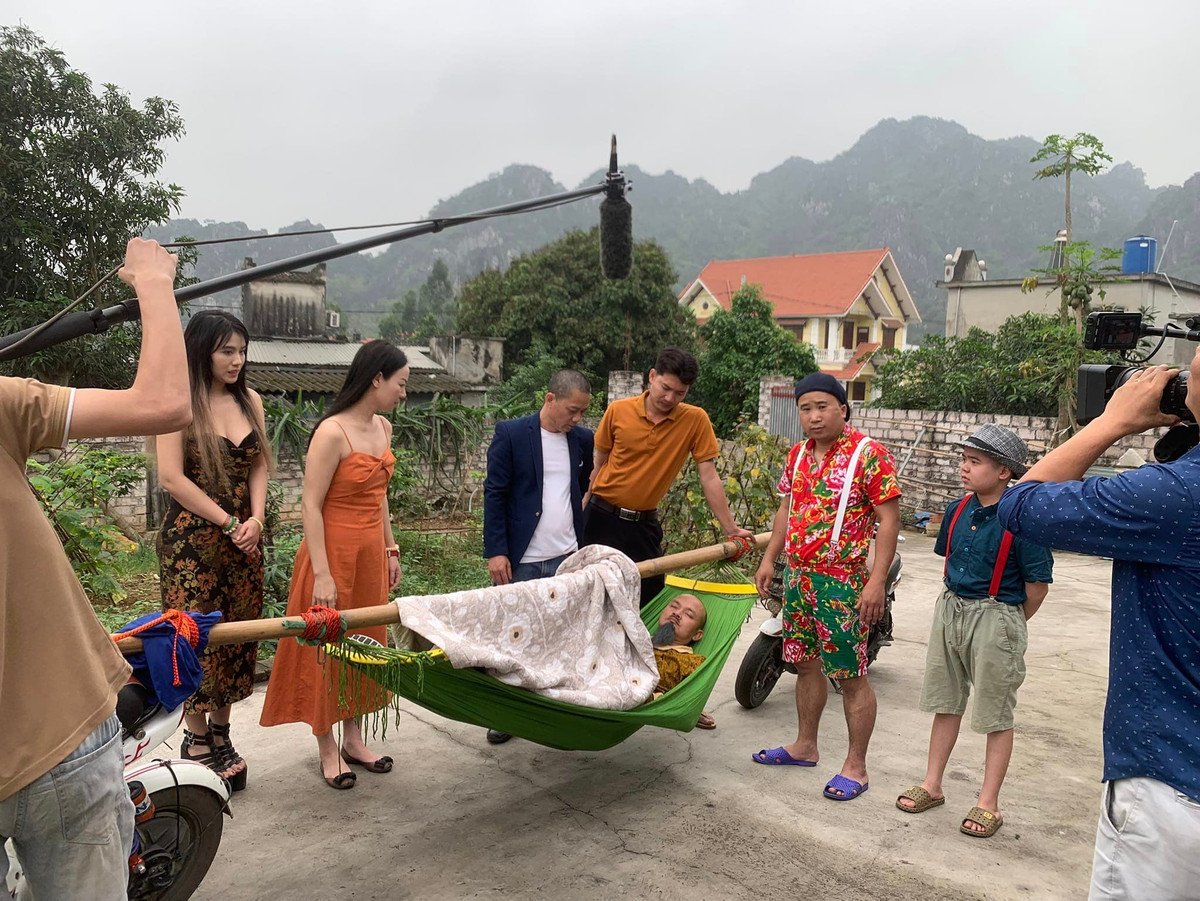 Không chỉ được biết đến là con trai của NSND Trần Nhượng, anh còn nổi tiếng với danh xưng "Ông trùm phim hài Tết" với 2 tác phẩm hài ăn khách là "Đại gia chân đất" và "Làng ế vợ".