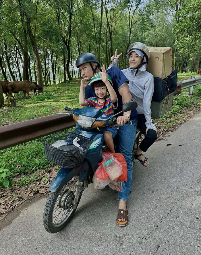 Trong phim "Làng trong phố" - phần hai của bộ phim "Phố trong làng", Trần Vân đóng vai nữ chính tên Hoài, là vợ của Hiếu (diễn viên Duy Hưng thủ vai).