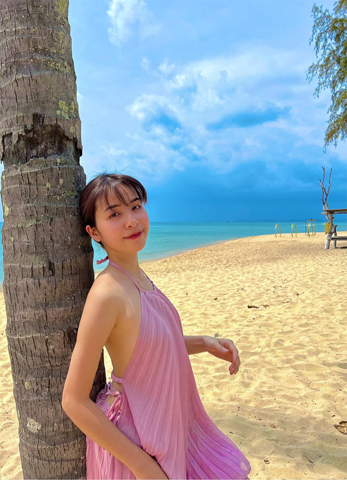 Trước khi vào vai nữ chính trong "Làng trong phố", Trần Vân từng tham gia một số vai phụ trong các phim: "Nhà trọ Balanha", "Quỳnh Búp bê", "Chiều ngang qua phố cũ", "Phố trong làng"…