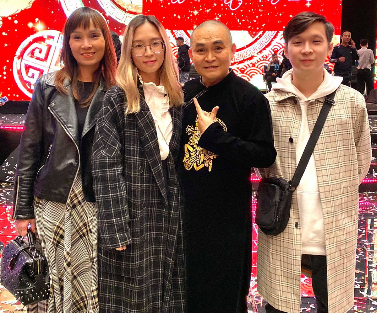  Con trai út của "Vua hài đất Bắc" sống kín tiếng hơn chị gái.