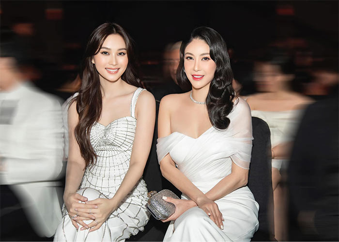 Hoa hậu Hà Kiều Anh không hề kém cạnh về độ trẻ trung và nhan sắc khi chung khung hình với Hoa hậu Đặng Thu Thảo.