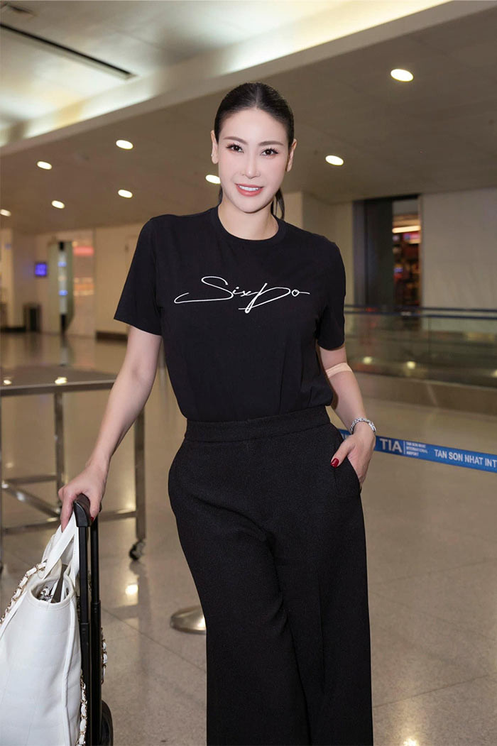 Càng mặc giản dị, trông Hà Kiều Anh lại càng trẻ hơn.