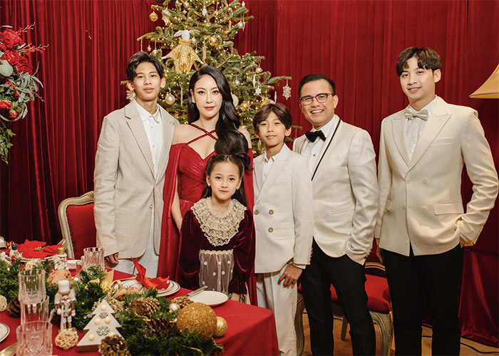 Gia đình hạnh phúc là một trong những yếu tố giúp nhan sắc của Hà Kiều Anh ngày càng tỏa sáng.