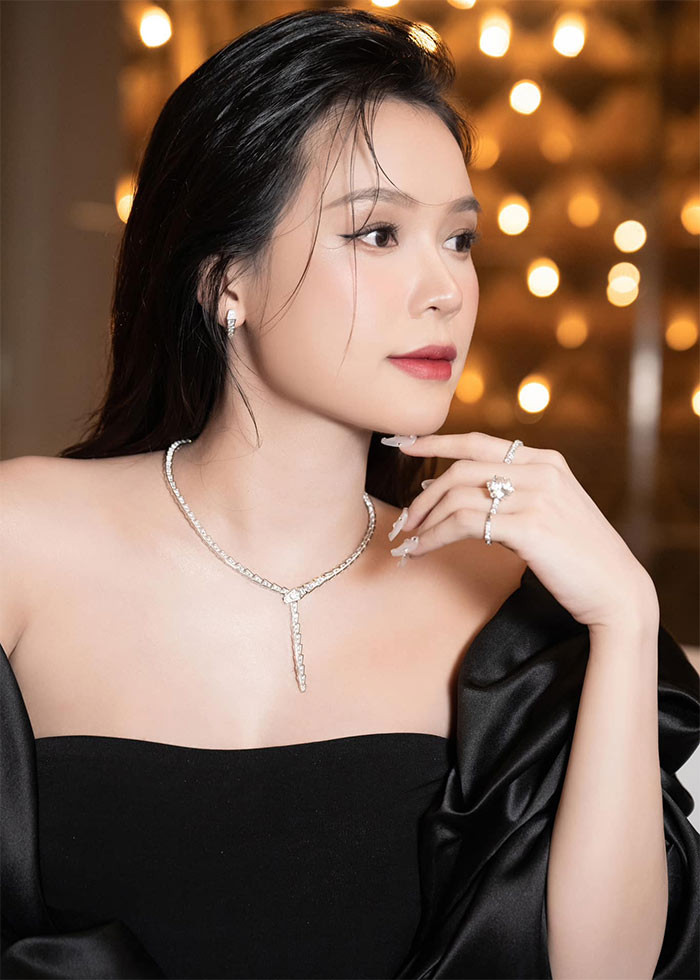 Tuy nhiên, nữ MC sinh năm 1990 vẫn giấu danh tính, hình ảnh của chồng suốt từ đó tới nay.