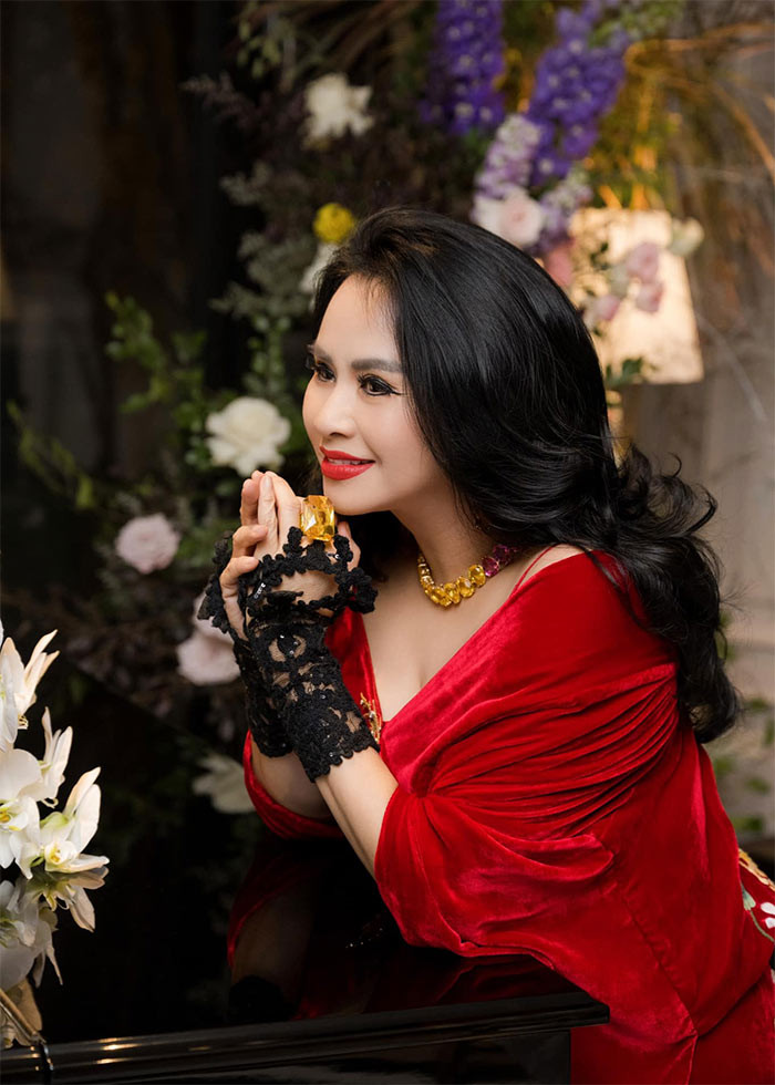 Bác sĩ Tiến Hùng cho biết ban đầu anh hình dung Thanh Lam là người dữ dội, nhưng khi ở bên, anh thấy cô dịu dàng, rất đàn bà, bộc trực, thật thà.