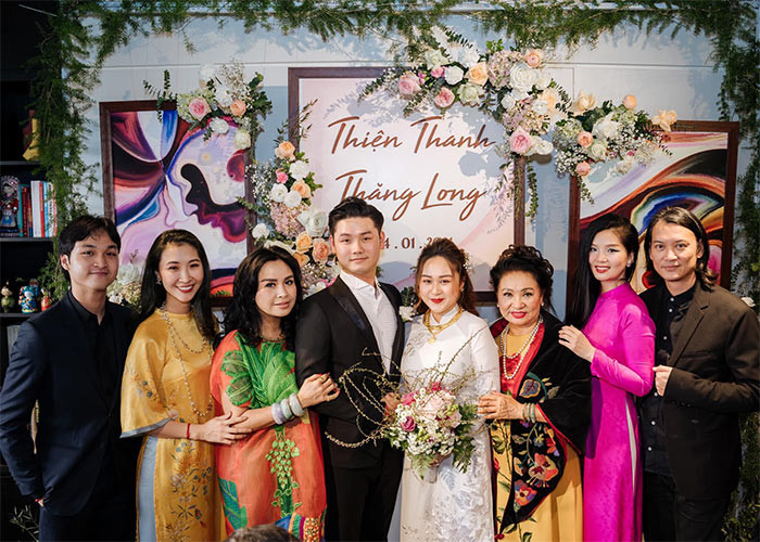 Ở tuổi ngoài 50, Thanh Lam đã lên chức bà ngoại từ nhiều năm. Con gái đầu lòng của cô bên Úc đã sinh được hai người con, một trai một gái. Cô con gái Thiện Thanh cũng đã kết hôn và con trai Đăng Quang đã tốt nghiệp cao học bộ môn trình diễn piano tại Canada.