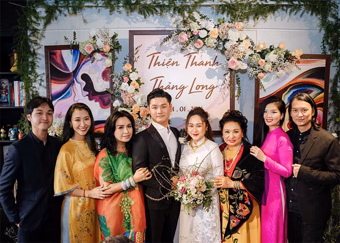 Ở tuổi ngoài 50, Thanh Lam đã lên chức bà ngoại từ nhiều năm. Con gái đầu lòng của cô bên Úc đã sinh được hai người con, một trai một gái. Cô con gái Thiện Thanh cũng đã kết hôn và con trai Đăng Quang đã tốt nghiệp cao học bộ môn trình diễn piano tại Canada.