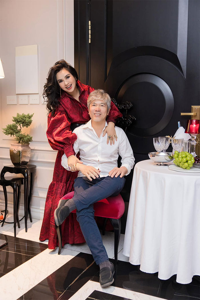 Mối tình của nữ ca sĩ và bác sĩ chuyên khoa mắt Tiến Hùng chớm nở từ năm 2019. Tháng 6/2021 nữ diva và bạn trai tổ chức lễ dạm ngõ đúng dịp sinh nhật Thanh Lam. Hiện cả hai đang lên kế hoạch về đám cưới trong tương lai gần.