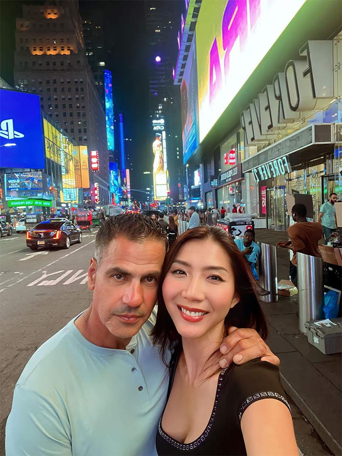 Ngoài ra, Ngọc Quyên còn rất bận rộn với công việc kinh doanh thời trang, mỹ phẩm.