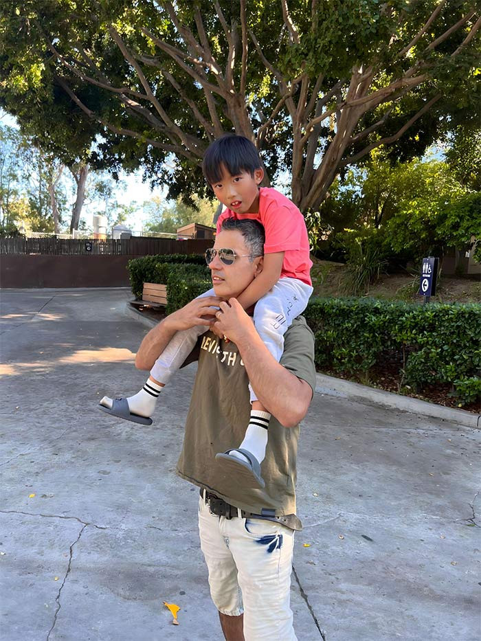 Con trai của Ngọc Quyên được bạn trai của mẹ chiều chuộng, yêu thương như người trong gia đình.