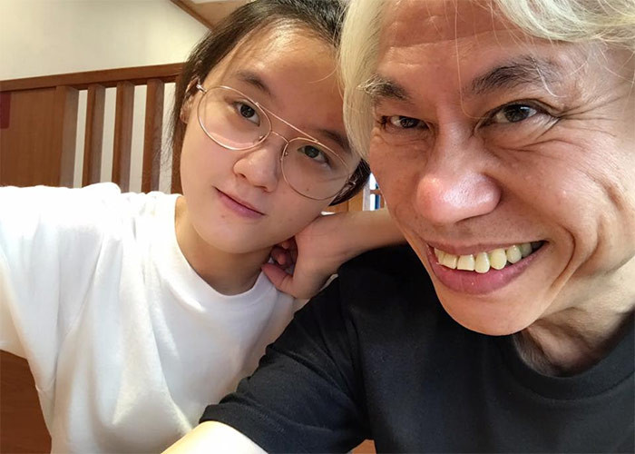 Nhưng Lý Khôn Thành bị bệnh nặng khi nhập viện cần phải có người nhà ký nhiều loại giấy tờ nên họ mới đăng ký kết hôn để các thủ tục ở viện dễ dàng hơn.