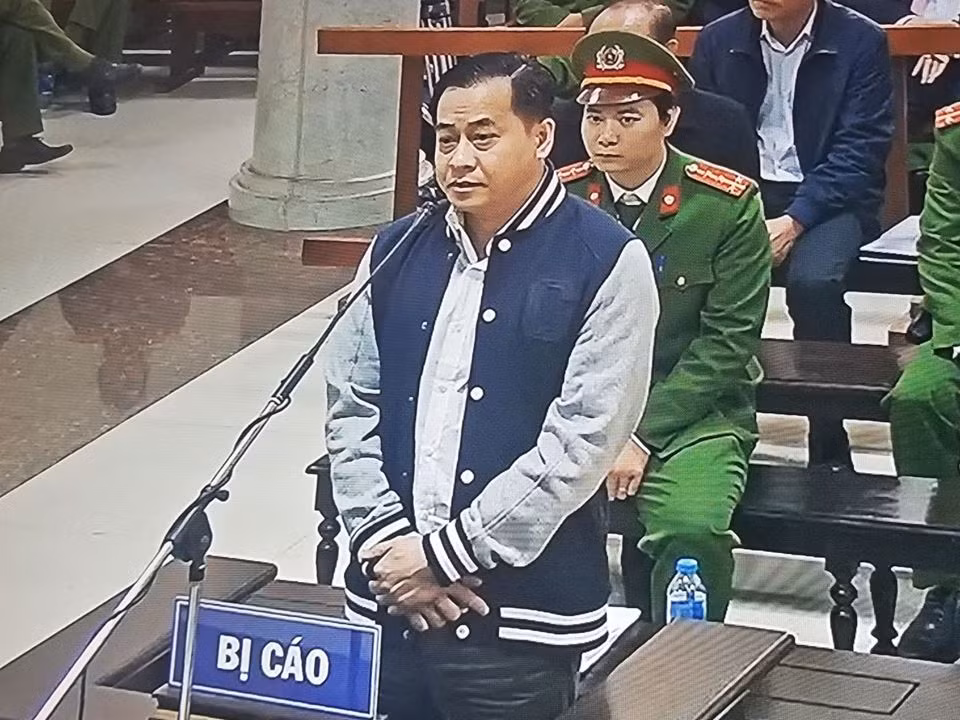 Đây là lần thứ ba Vũ "Nhôm" phải hầu tòa. Năm 2018, Vũ “nhôm” nhận 8 năm tù về tội “Cố ý làm lộ bí mật Nhà nước”, 17 năm tù về tội “Lạm dụng chức vụ quyền hạn chiếm đoạt tài sản”. (Ảnh chụp qua màn hình).