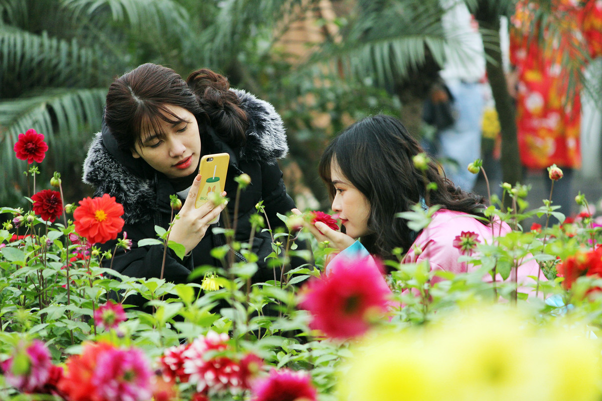 Chỉ cần có người bạn thân sẵn sàng "lăn xả" mọi góc chụp như thế này là có ngay một bức ảnh tuyệt vời.