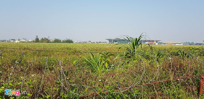 Người phát hiện ra nam thanh niên lên máy bay là tiếp viên trưởng, khi đó tiếp viên thấy nam thanh niên không có thẻ lên máy bay. Mặc dù vụ việc xảy ra không thiệt hại nhưng cho thấy nguy cơ mất kiểm soát an toàn an ninh hàng không tại khu vực sân bay Vinh. Ảnh Zing.