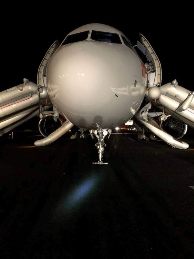  5: Máy bay máy VietJet Air gặp sự cố khi hạ cánh tại sân bay Buôn Ma Thuột: Ngày 29/11/2018, chuyến bay VJ356 của Hãng hàng không VietJet Air từ TP HCM đi Buôn Ma Thuột đã gặp sự cố làm rơi hai bánh trước.