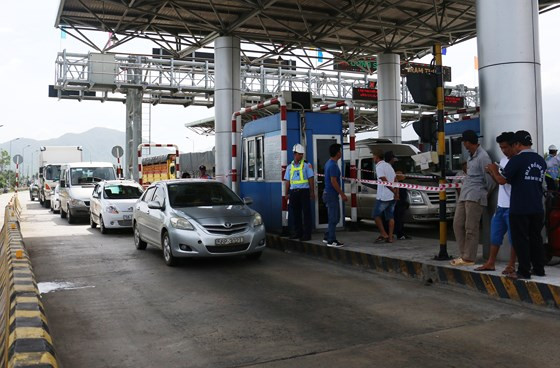 Ngày 2/5/2018, trạm BOT Ninh Lộc tiếp tục gặp phải sự phản đối của tài xế. Đến ngày 30/8/2018, lãnh đạo BOT Ninh Lộc cho biết, liên tiếp trong 2 ngày trước đó, một tài xế đã nhiều lần dừng đỗ ở làn thu phí và không mua vé. Phía Phía Chủ đầu tư BOT Ninh Lộc (Công ty cổ phần đầu tư BOT Đèo Cả Khánh Hòa) sau đó có văn bản gửi Bộ GTVT đề nghị dừng thu phí, xem xét lại phương án tài chính để hoàn vốn lại cho nhà đầu tư. Ảnh: SGGP.