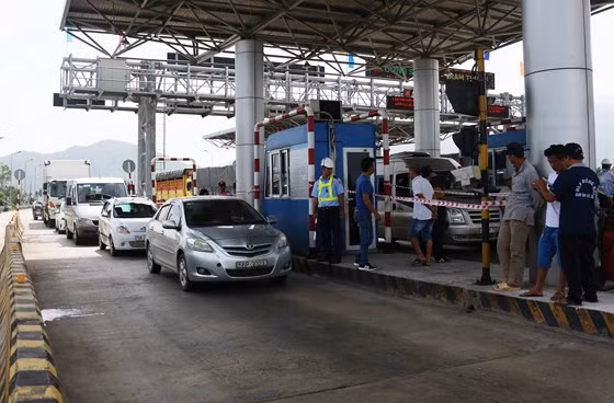 Ngày 2/5/2018, trạm BOT Ninh Lộc tiếp tục gặp phải sự phản đối của tài xế. Đến ngày 30/8/2018, lãnh đạo BOT Ninh Lộc cho biết, liên tiếp trong 2 ngày trước đó, một tài xế đã nhiều lần dừng đỗ ở làn thu phí và không mua vé. Phía Phía Chủ đầu tư BOT Ninh Lộc (Công ty cổ phần đầu tư BOT Đèo Cả Khánh Hòa) sau đó có văn bản gửi Bộ GTVT đề nghị dừng thu phí, xem xét lại phương án tài chính để hoàn vốn lại cho nhà đầu tư. Ảnh: SGGP.