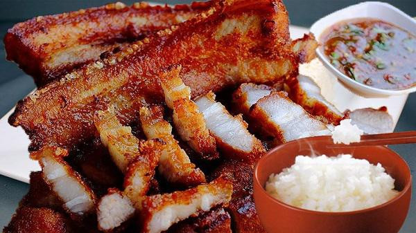 Thu pham gay ung thu co mat deu dan tren mam com nguoi Viet